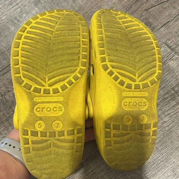 Unisex Crocs - Clogs/Sandals - Yellow - Size M5/W7 - Good Used Condition!! - Picture 5 of 9
